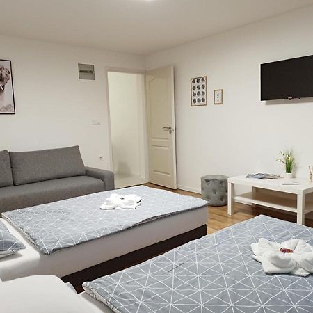 Grafit Apartmanok Hajdunanas Luaran gambar