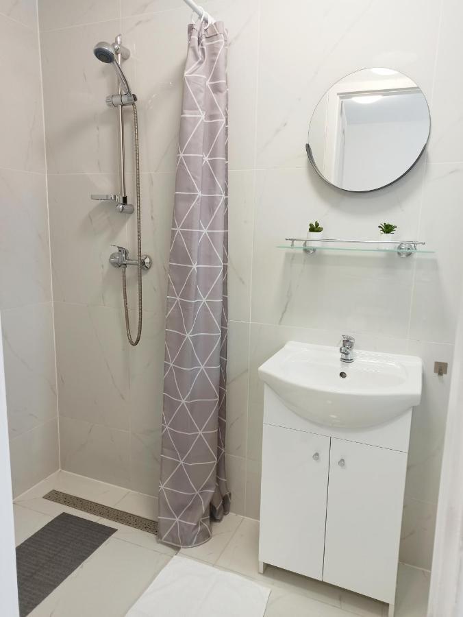 Grafit Apartmanok Hajdunanas Luaran gambar