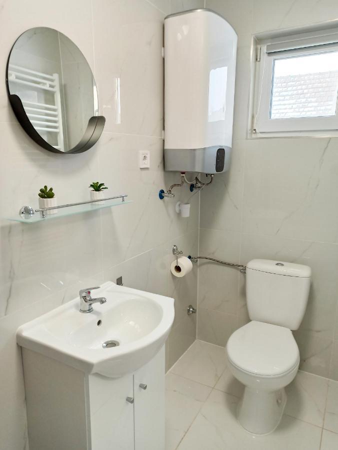 Grafit Apartmanok Hajdunanas Luaran gambar